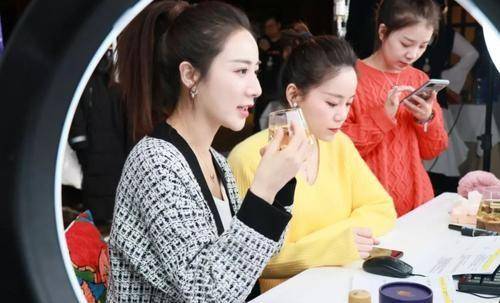 35歲互聯(lián)網(wǎng)求職新聞主播(35歲互聯(lián)網(wǎng)求職新聞主播怎么樣)